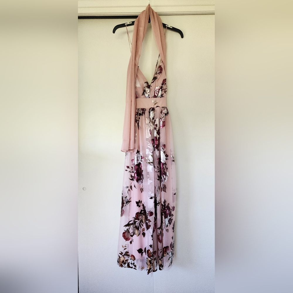 Pear CultureMetallic Floral Print Cross Back Strap Gown